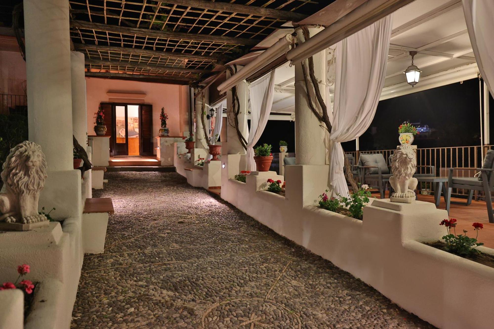 Hotel Villa Cute - Hvc Lipari  Buitenkant foto