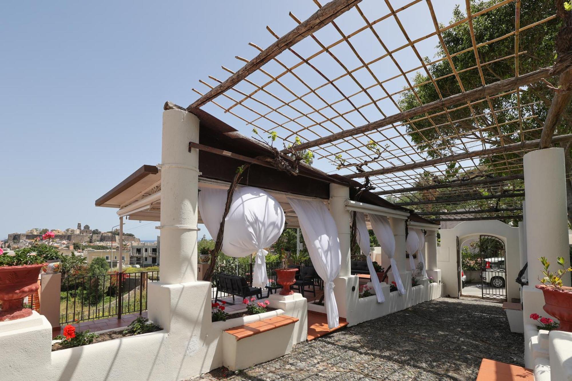 Hotel Villa Cute - Hvc Lipari  Buitenkant foto
