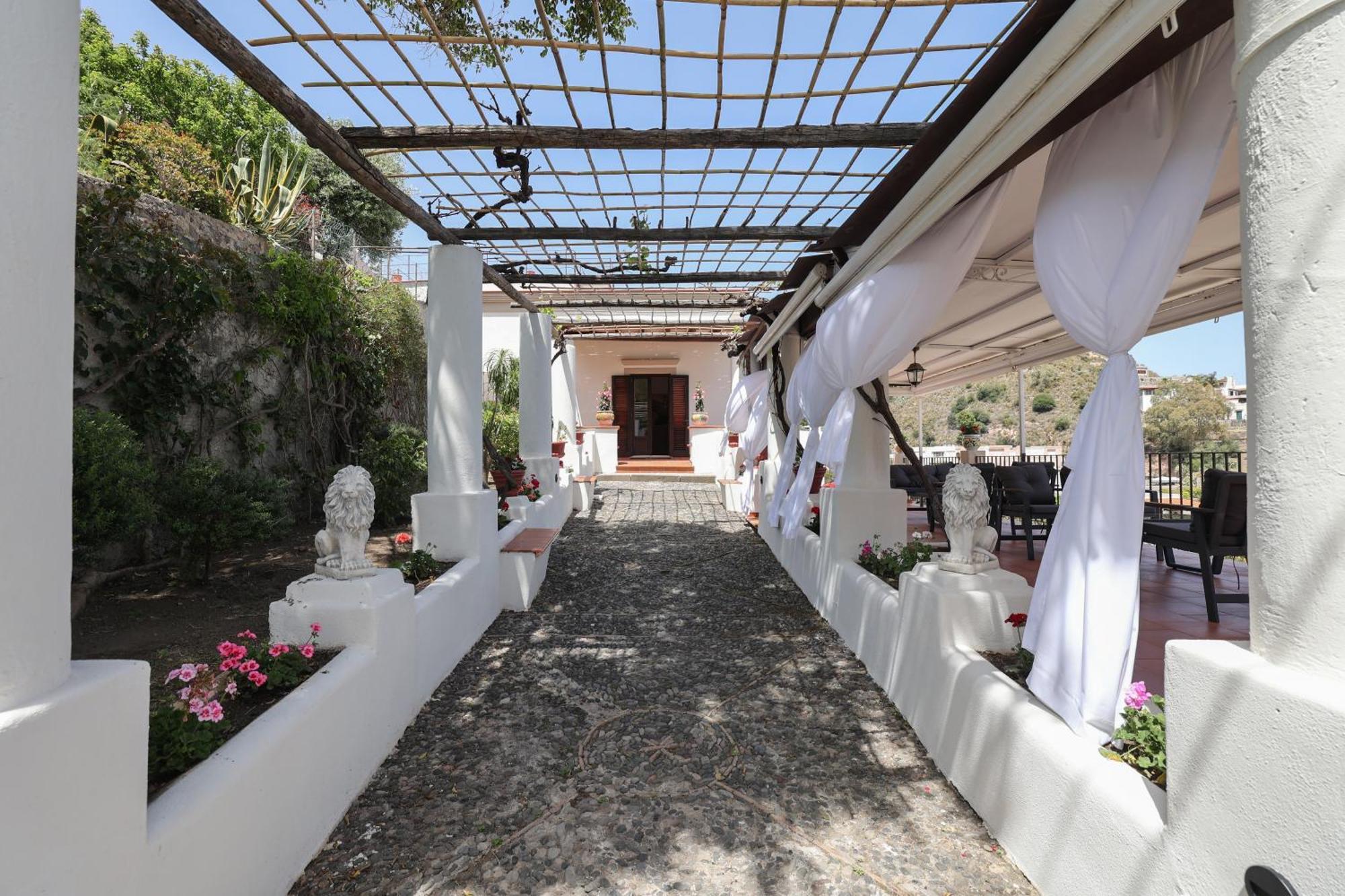 Hotel Villa Cute - Hvc Lipari  Buitenkant foto