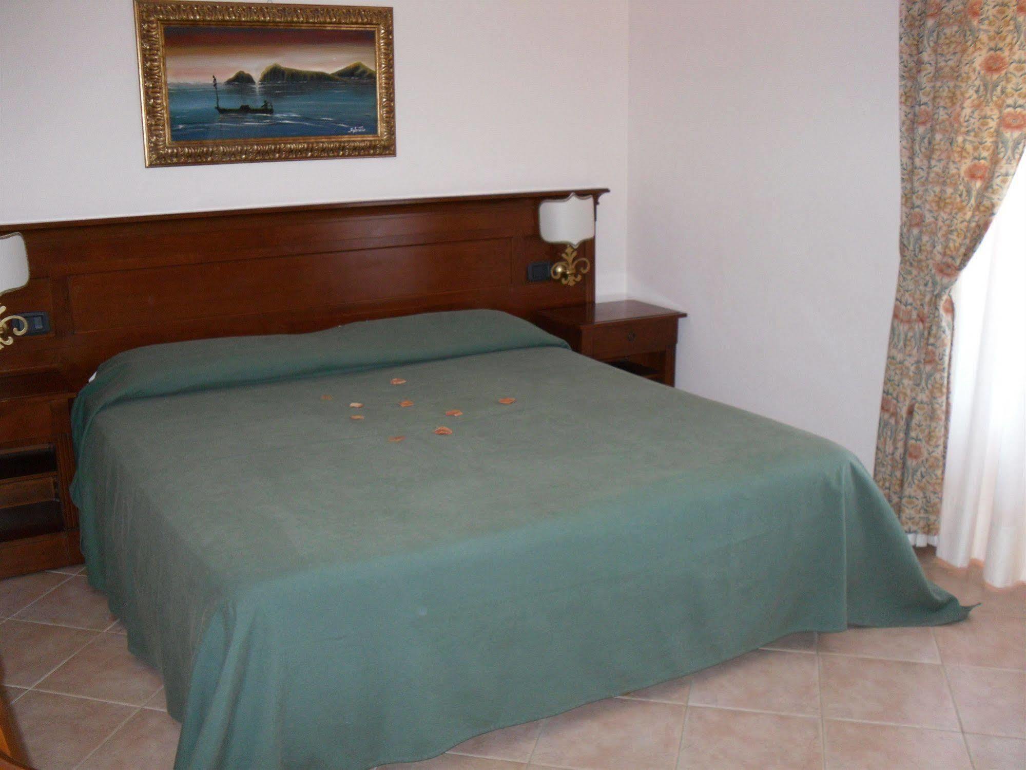 Hotel Villa Cute - Hvc Lipari  Buitenkant foto
