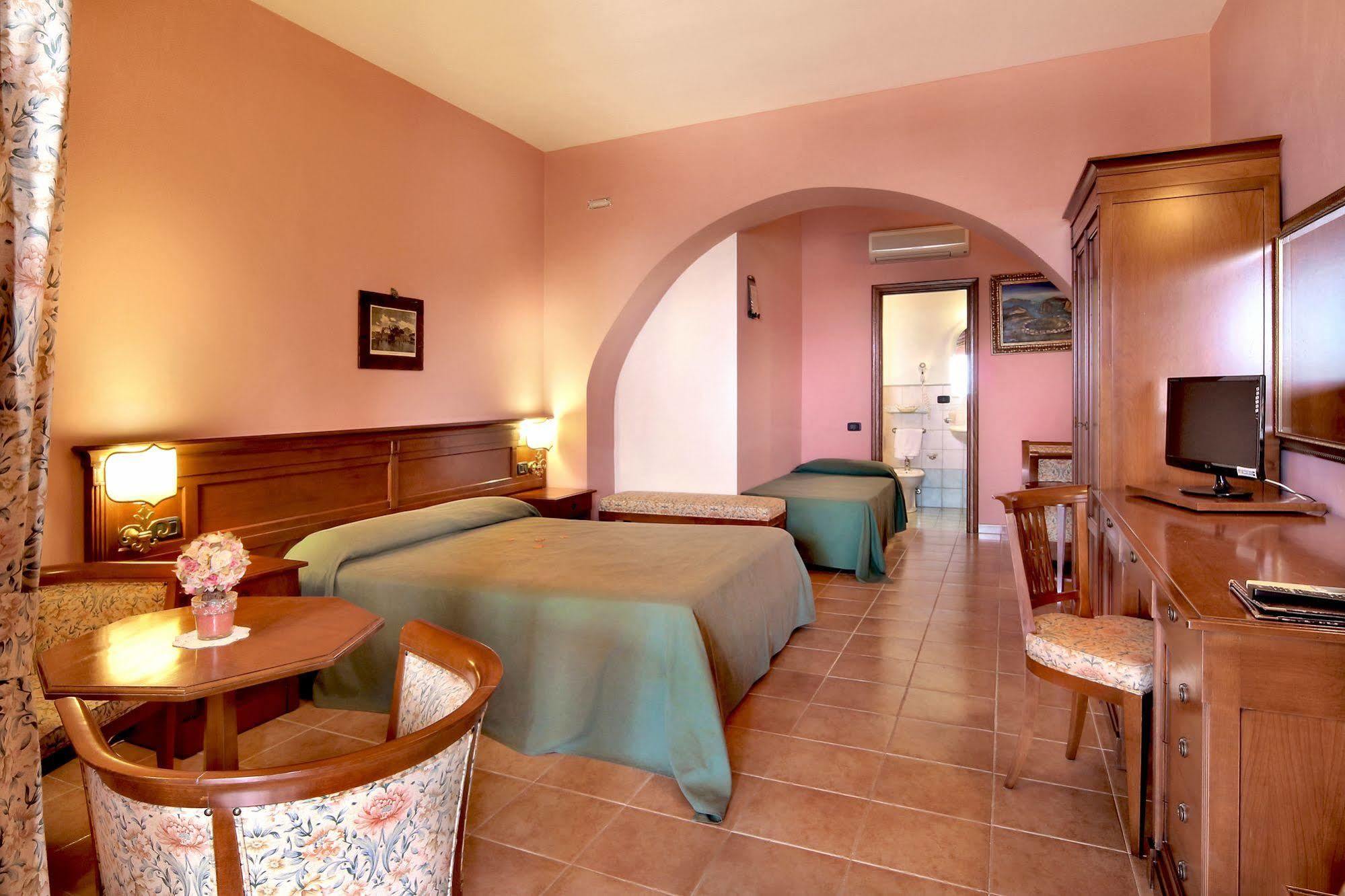 Hotel Villa Cute - Hvc Lipari  Buitenkant foto